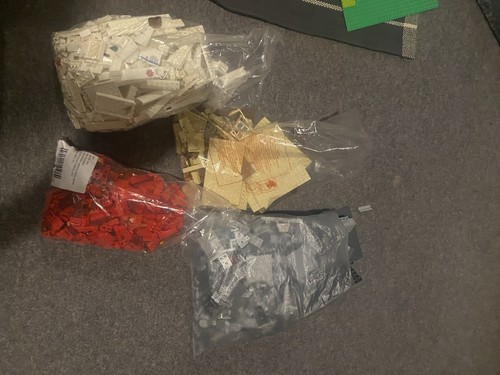 Lego bundle comes with - lego,